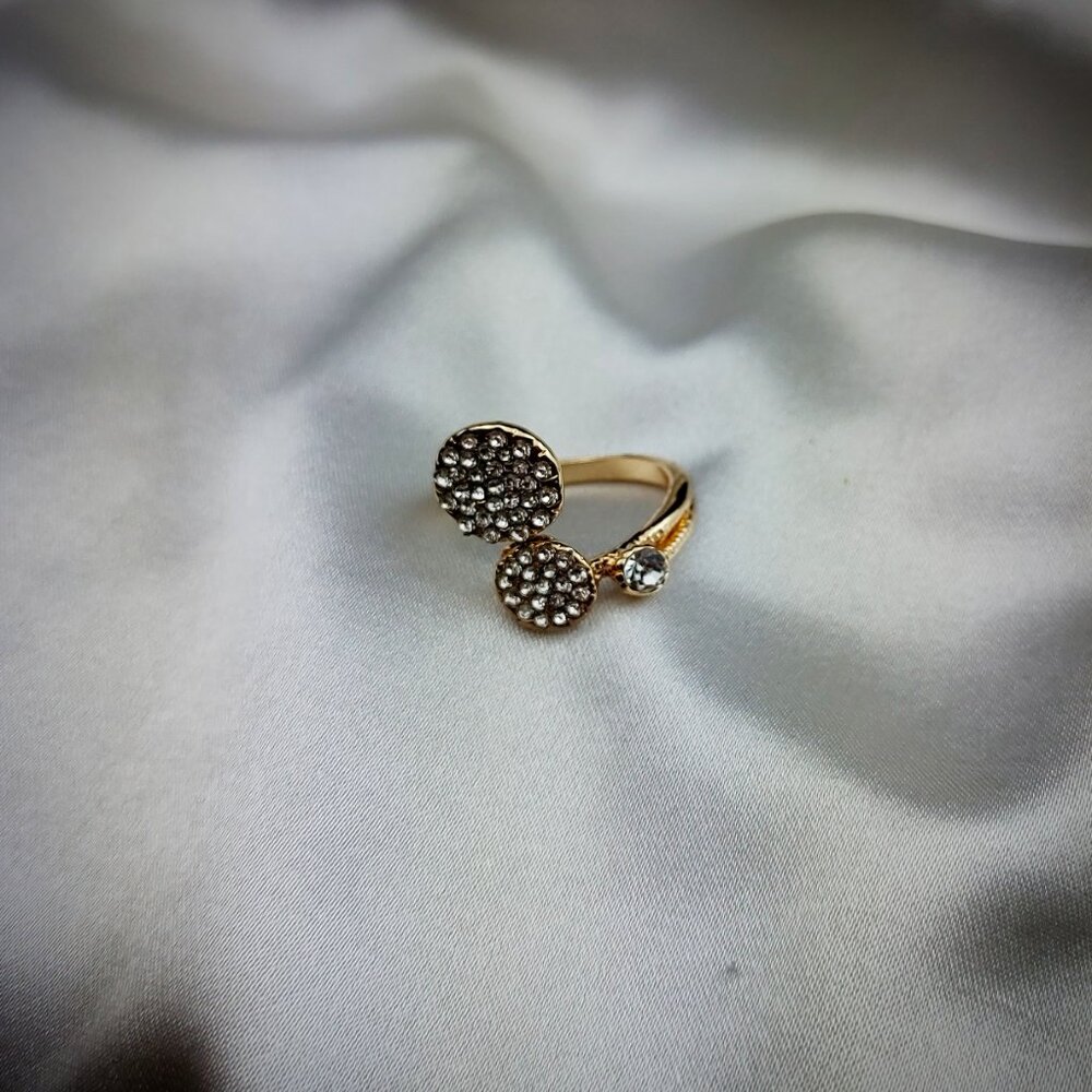 Two Rounds Korean Style Crystal Ring - Picture 3 of 4